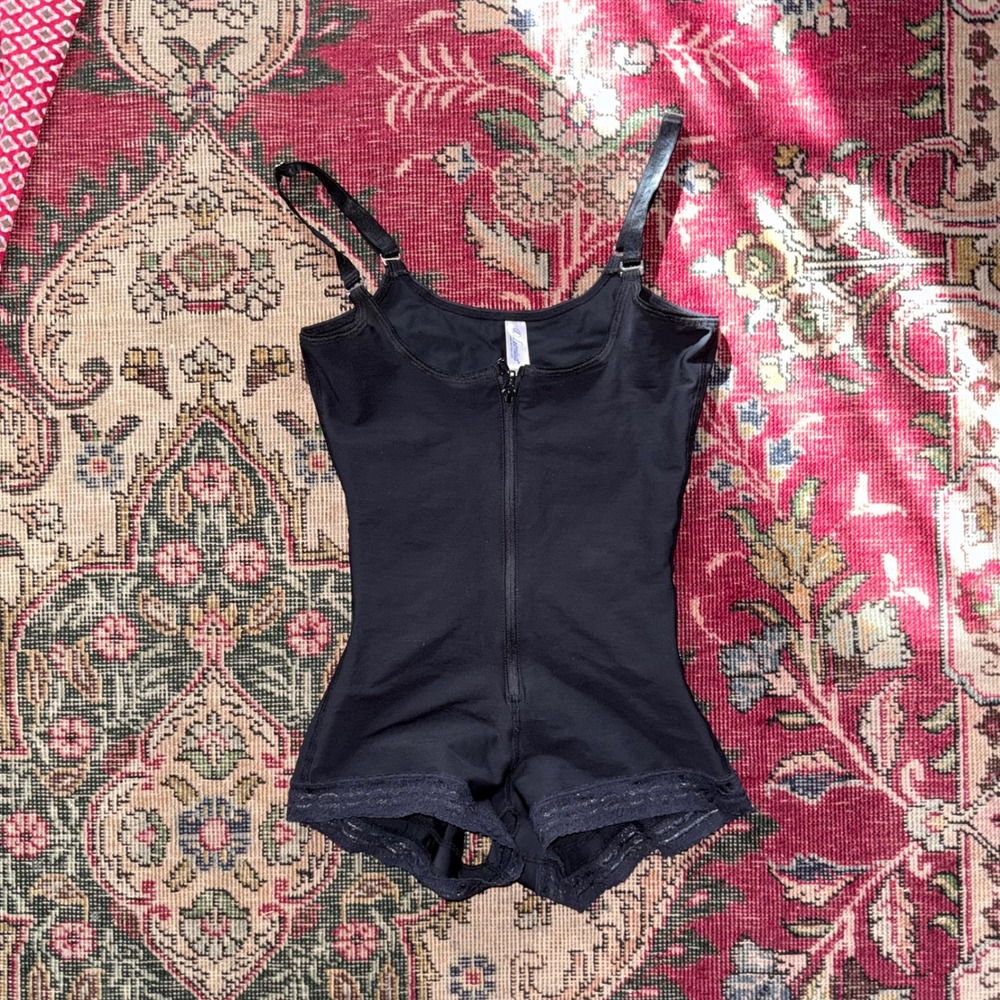 Leonisa Firm Compression Body Shaper Bodysuit Zipper Lace Trim Black Large